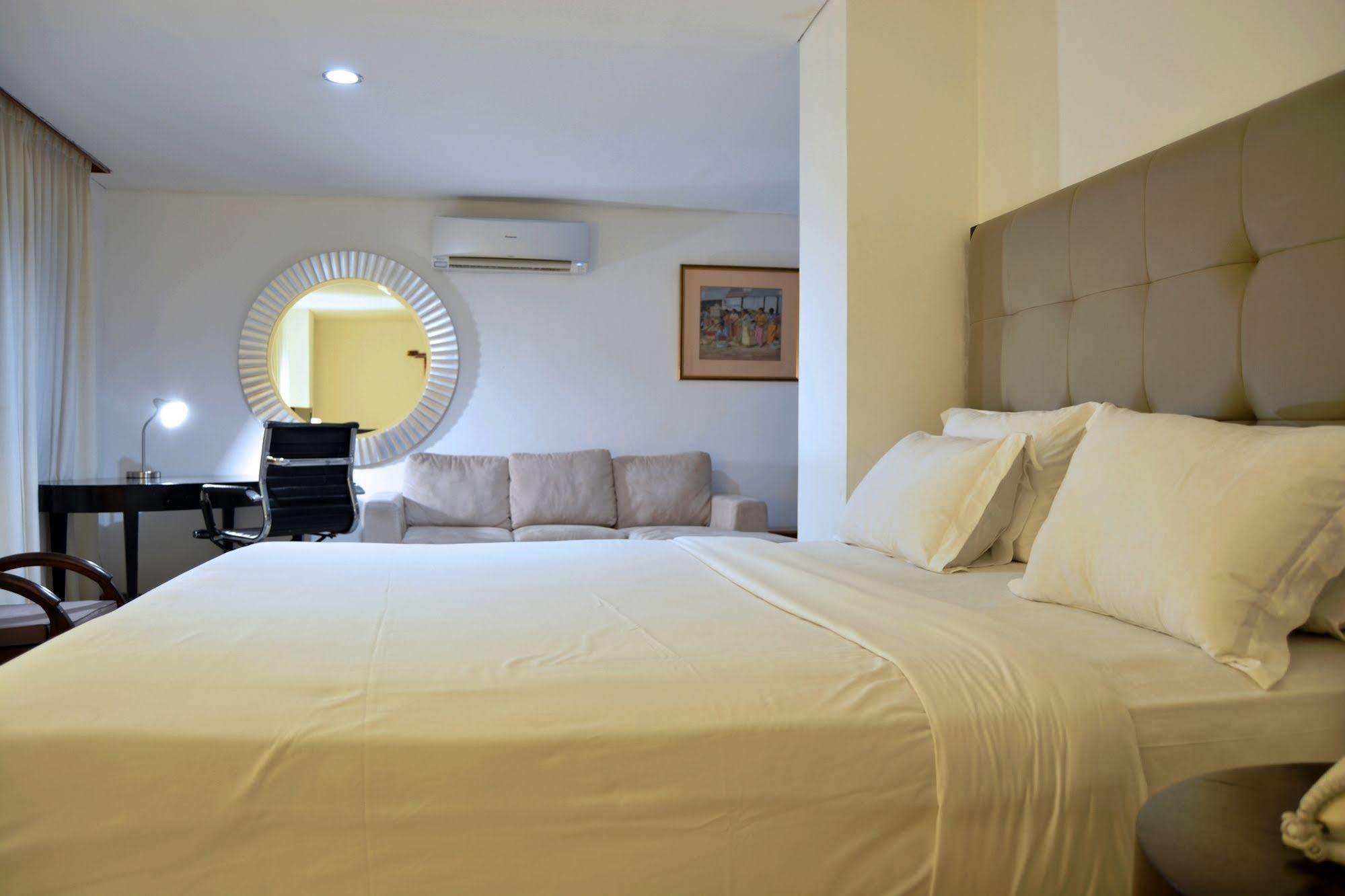 W Cikatomas Guest house