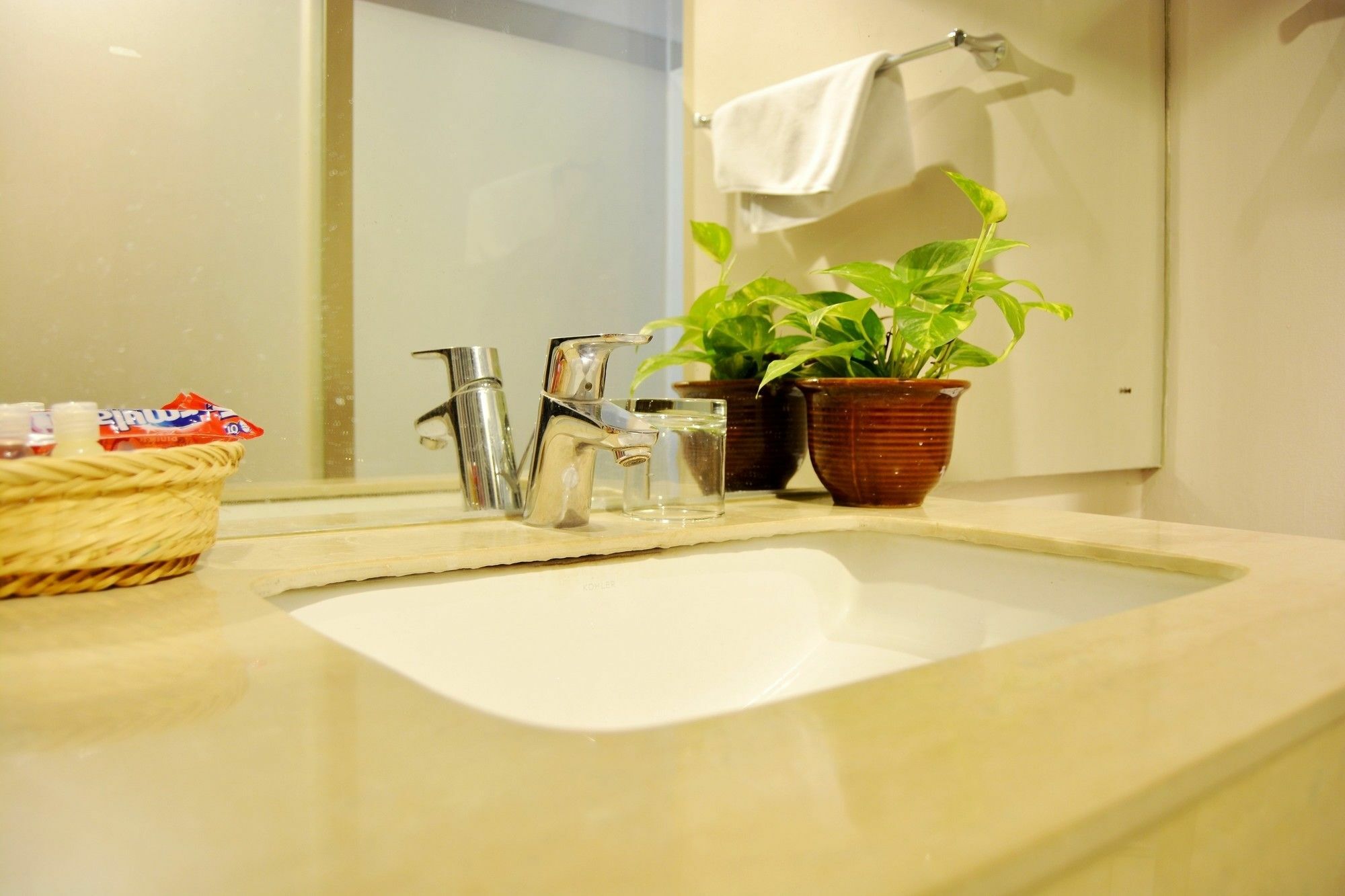 Guest house W Cikatomas Jakarta