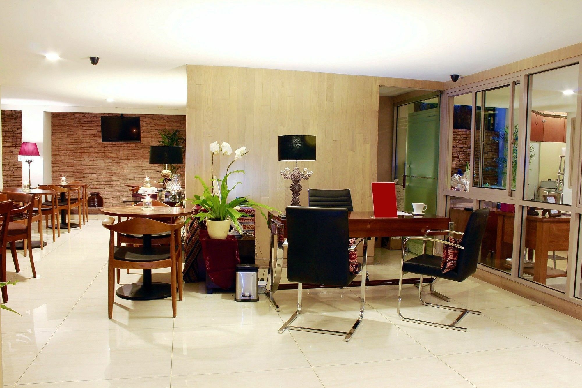 W Cikatomas Guest house 3*